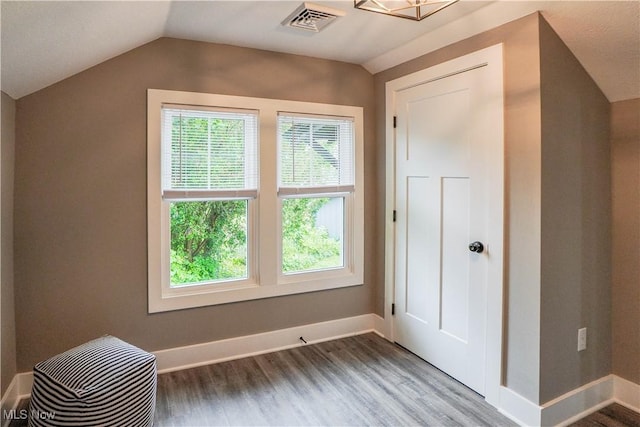 680 Isle View Dr, Akron, OH 44319 - bonus room featuring wood finished floors, vaulted ceiling, and baseboards