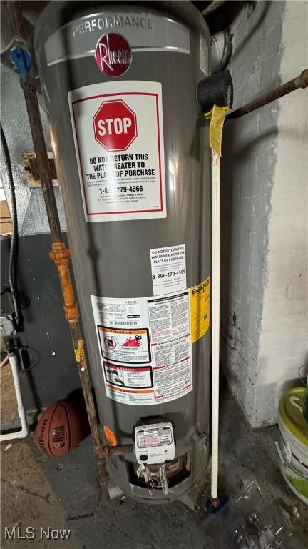 3415 E 114th St, Cleveland, OH 44104 - utility room featuring gas water heater