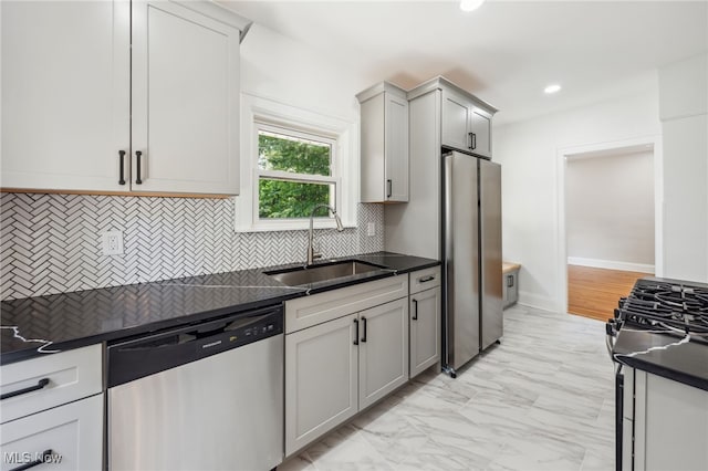 3020 E Derbyshire Rd, Cleveland Heights, OH 44118 - kitchen featuring stainless steel appliances, a sink, dark countertops, and recessed lighting