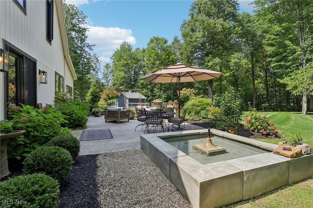7090 Country Ln, Chagrin Falls, OH 44023 - view of patio / terrace featuring outdoor dining space