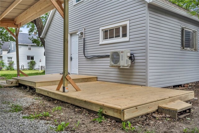 225 E Bergey St, Wadsworth, OH 44281 - view of wooden deck