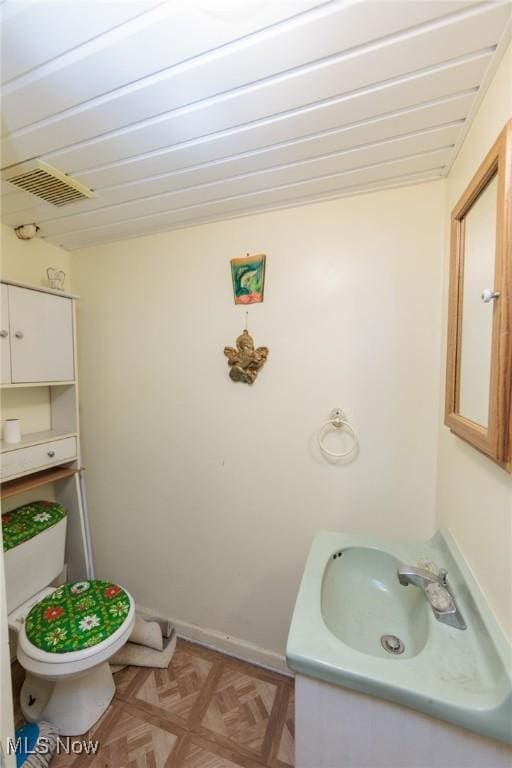 1222 W 6th St, Lorain, OH 44052 - half bathroom featuring toilet and vanity