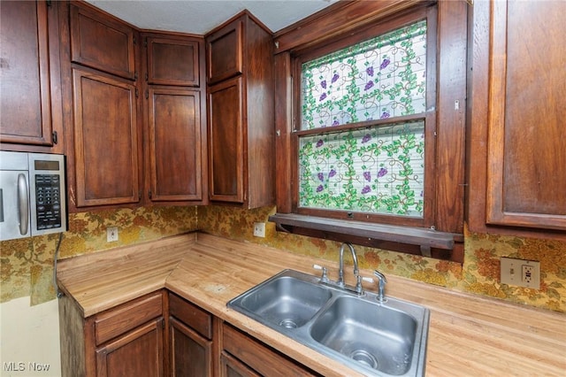 1222 W 6th St, Lorain, OH 44052 - kitchen featuring a sink and stainless steel microwave