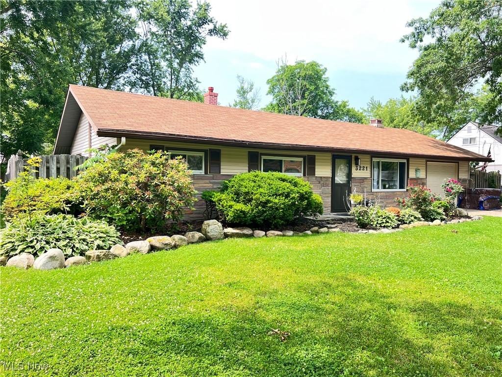 3221 Greenfield St NW, Warren, OH 44485 - photo 1