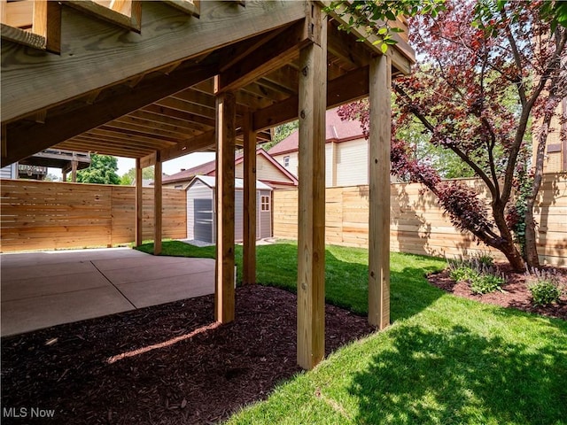 2295 Thurman Ave, Cleveland, OH 44113 - view of yard featuring a patio area