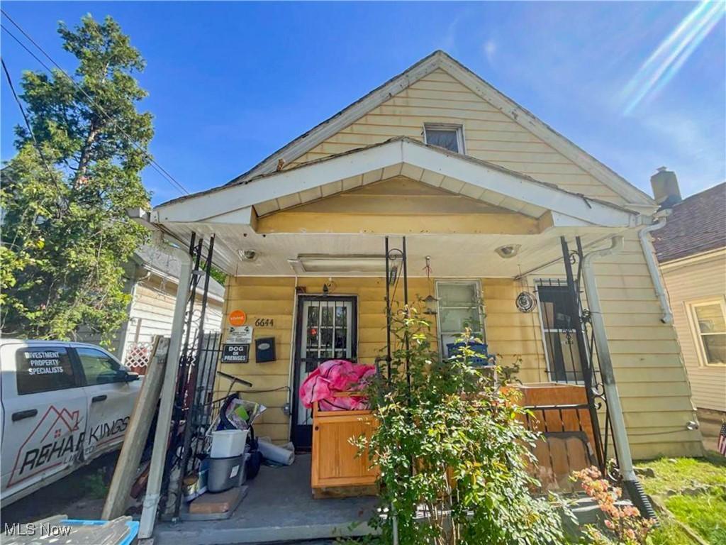 6644 Clement Ave, Cleveland, OH 44105 - back of property with a porch
