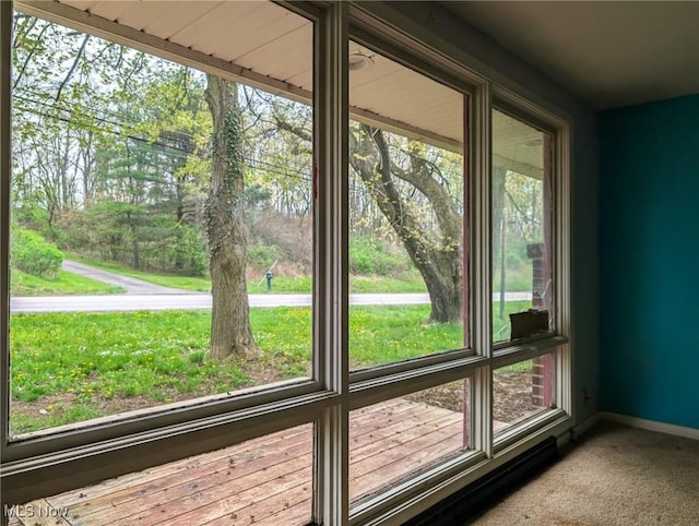 3189 Union Ave SE, Minerva, OH 44657 - detailed view of baseboards and carpet floors