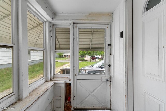 365 Stephens Rd, Akron, OH 44312 - view of doorway