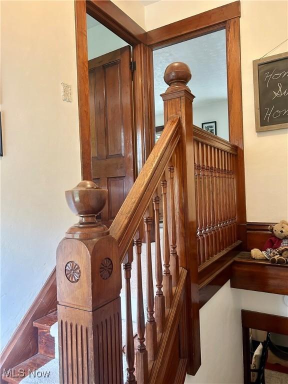 586 Columbia Rd, Valley City, OH 44280 - view of stairway