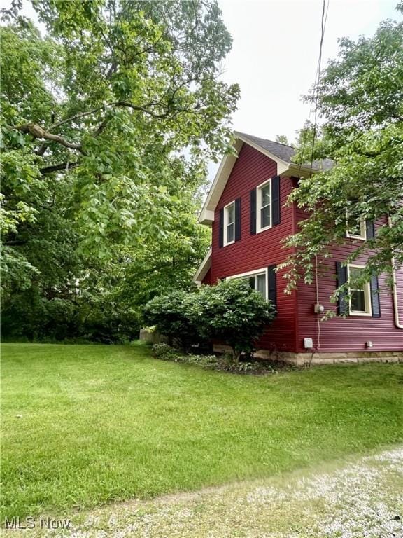 586 Columbia Rd, Valley City, OH 44280 - view of side of home with a lawn