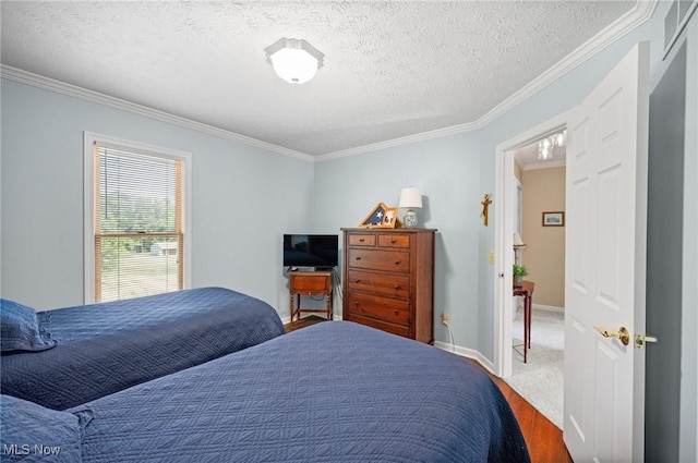 11291 Highland View Dr, Chardon, OH 44024 - bedroom with wood finished floors, crown molding, a textured ceiling, and baseboards
