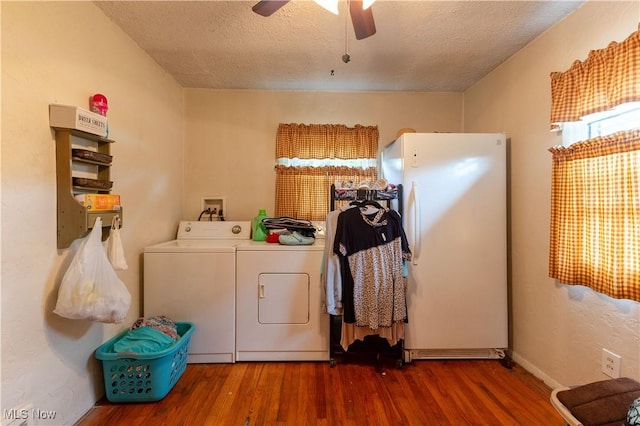 1110 Warren Rd, Newton Falls, OH 44444 - laundry area with independent washer and dryer, wood finished floors, a textured ceiling, and ceiling fan