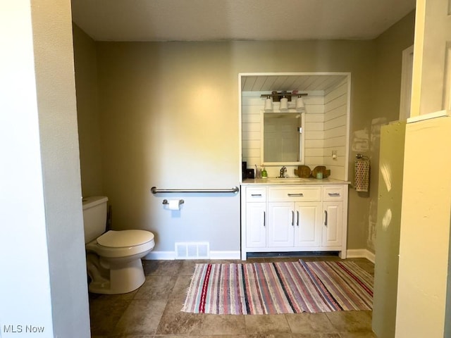 6647 Avalon St NW, Canton, OH 44708 - bathroom featuring toilet, vanity, baseboards, and tile patterned flooring