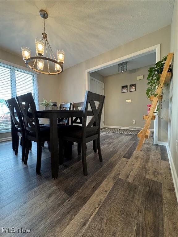 1470 Butterfield Cir, Niles, OH 44446 - dining space featuring a chandelier, dark wood-type flooring, and baseboards