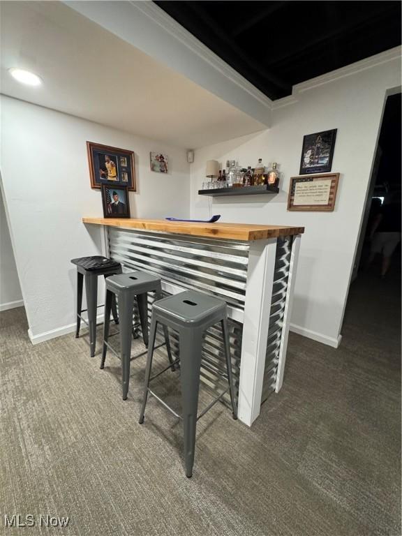 1470 Butterfield Cir, Niles, OH 44446 - indoor dry bar featuring carpet flooring and baseboards