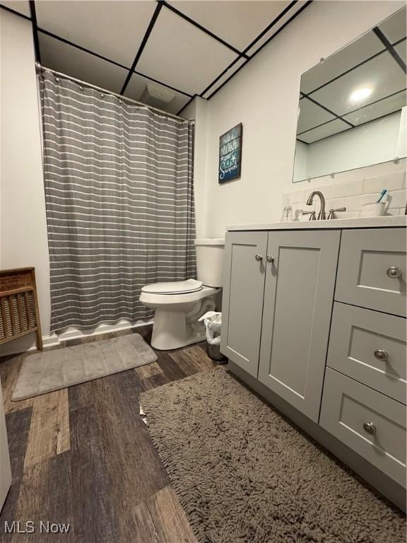 1470 Butterfield Cir, Niles, OH 44446 - bathroom with wood finished floors, toilet, vanity, a paneled ceiling, and a shower with shower curtain