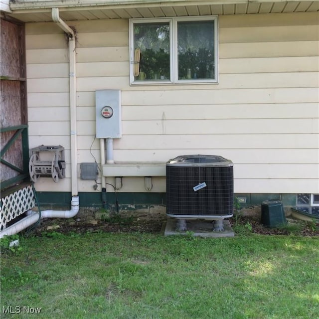 576 12th St NW, Carrollton, OH 44615 - exterior view of central AC and electric meter
