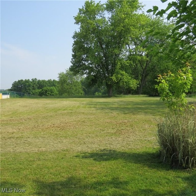 576 12th St NW, Carrollton, OH 44615 - view of green lawn