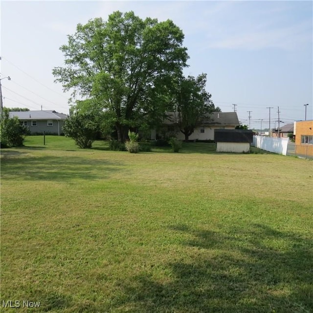576 12th St NW, Carrollton, OH 44615 - view of yard