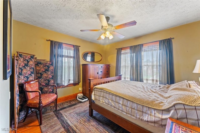 97 Overlook Blvd, Struthers, OH 44471 - bedroom with wood finished floors, baseboards, ceiling fan, and a textured ceiling