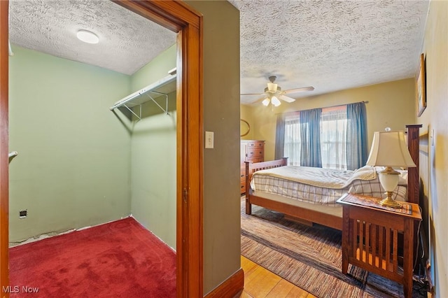 97 Overlook Blvd, Struthers, OH 44471 - bedroom featuring a textured ceiling and ceiling fan