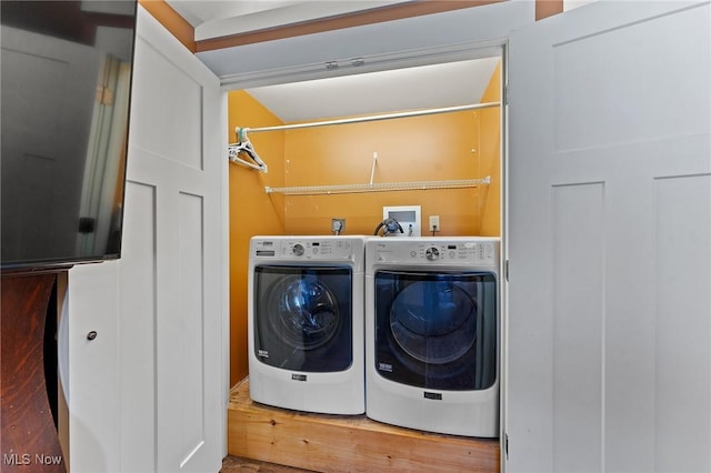 97 Overlook Blvd, Struthers, OH 44471 - laundry room with separate washer and dryer and wood finished floors