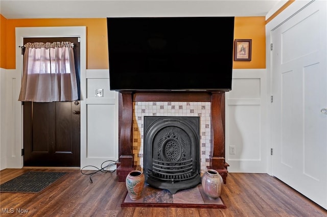 97 Overlook Blvd, Struthers, OH 44471 - detailed view of wood finished floors, a decorative wall, and a wainscoted wall