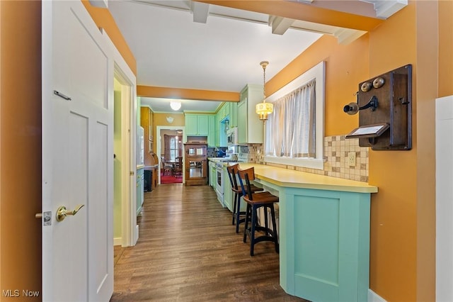 97 Overlook Blvd, Struthers, OH 44471 - kitchen featuring white gas range, green cabinetry, tasteful backsplash, dark wood-style flooring, and a kitchen bar
