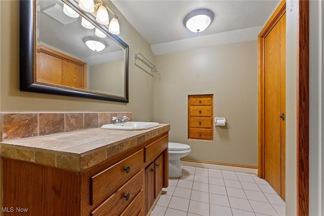 97 Overlook Blvd, Struthers, OH 44471 - bathroom with vanity, toilet, tile patterned flooring, and baseboards