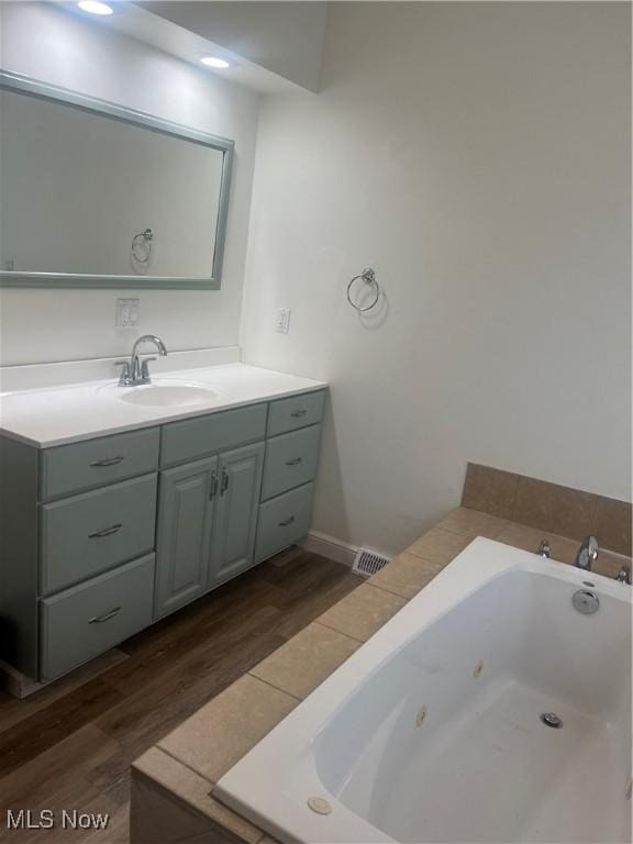 533 W Park Ave, Niles, OH 44446 - bathroom with vanity, a whirlpool tub, and wood finished floors