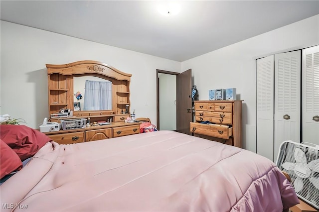 4438-4440 Washington Square Dr, Austintown, OH 44515 - bedroom featuring a closet