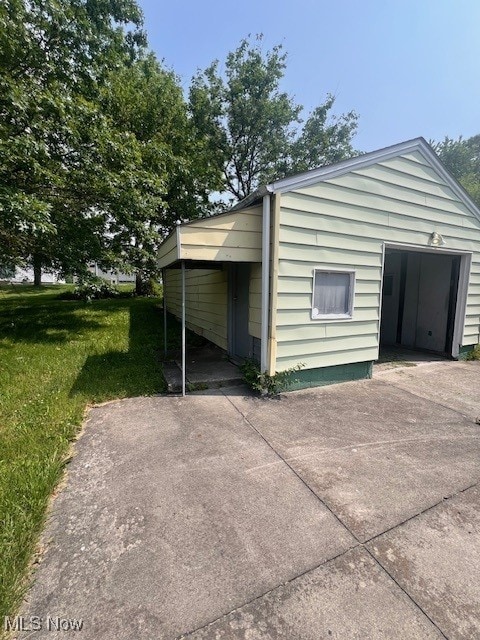 296 Sanderson Ave, Campbell, OH 44405 - detached garage featuring concrete driveway