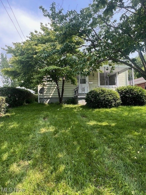 296 Sanderson Ave, Campbell, OH 44405 - view of grassy yard