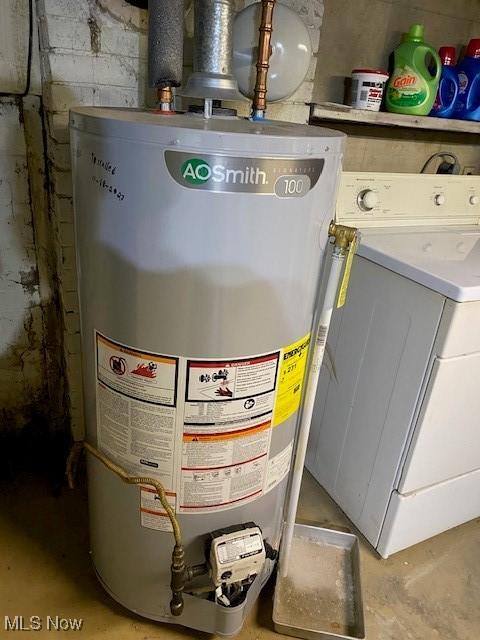 705 Main St, Toronto, OH 43964 - utility room with gas water heater and washer / clothes dryer