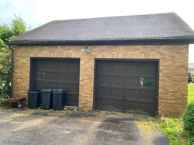 705 Main St, Toronto, OH 43964 - view of garage