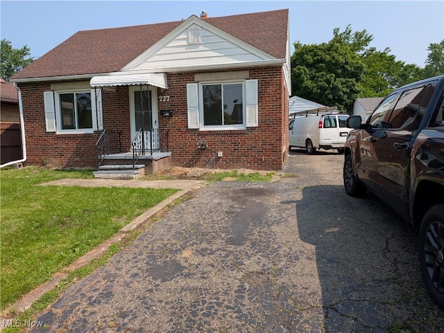 727 N Firestone Blvd, Akron, OH 44306 - bungalow featuring brick siding, a shingled roof, and a front lawn