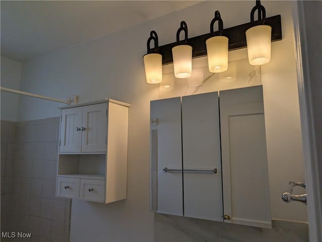 727 N Firestone Blvd, Akron, OH 44306 - bathroom with a shower