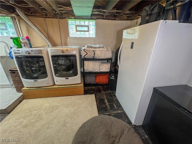 627 Elson St, East Liverpool, OH 43920 - laundry room featuring washer and dryer