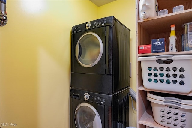488 Maple Dr, Williamstown, WV 26187 - laundry area featuring stacked washer and clothes dryer