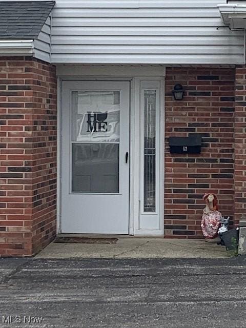 2115 Presidential Pkwy Unit B5, Twinsburg, OH 44087 - entrance to property with brick siding