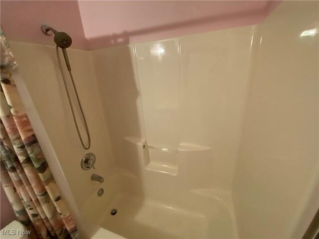 6234 W 54th St, Parma, OH 44129 - bathroom with shower / tub combo with curtain