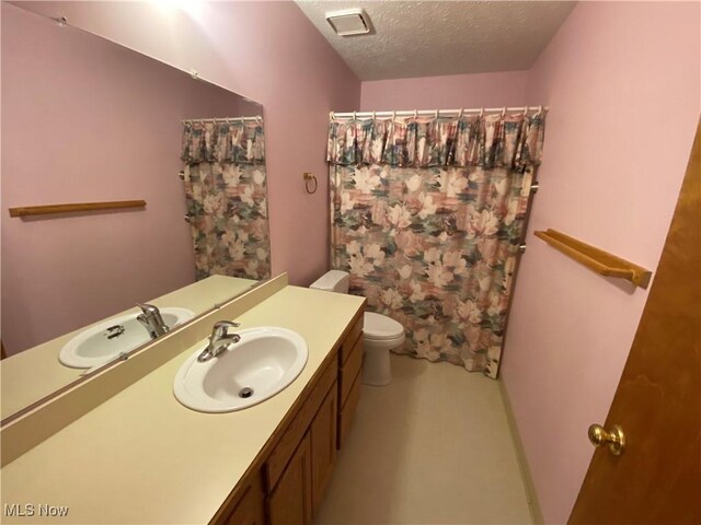 6234 W 54th St, Parma, OH 44129 - full bath featuring toilet, vanity, a textured ceiling, and a shower with shower curtain