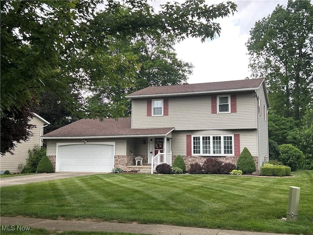 462 Farr Ave, Wadsworth, OH 44281 - colonial home featuring an attached garage, a front yard, driveway, and brick siding