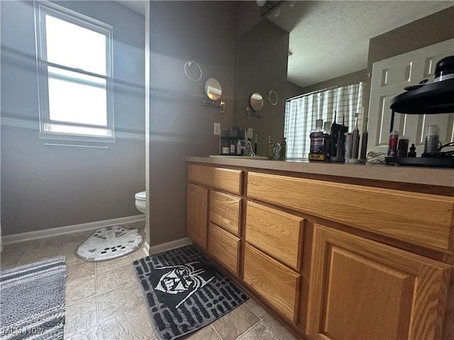 2280 Becket Cir, Stow, OH 44224 - bathroom featuring vanity, toilet, baseboards, and curtained shower