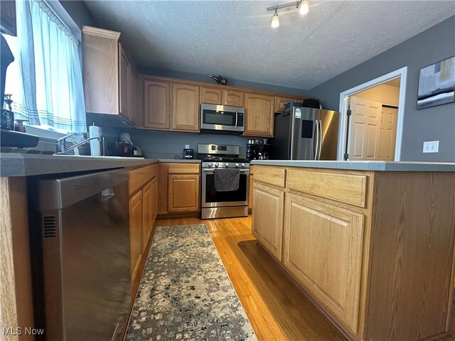 2280 Becket Cir, Stow, OH 44224 - kitchen featuring appliances with stainless steel finishes, a textured ceiling, light wood finished floors, light brown cabinetry, and light countertops