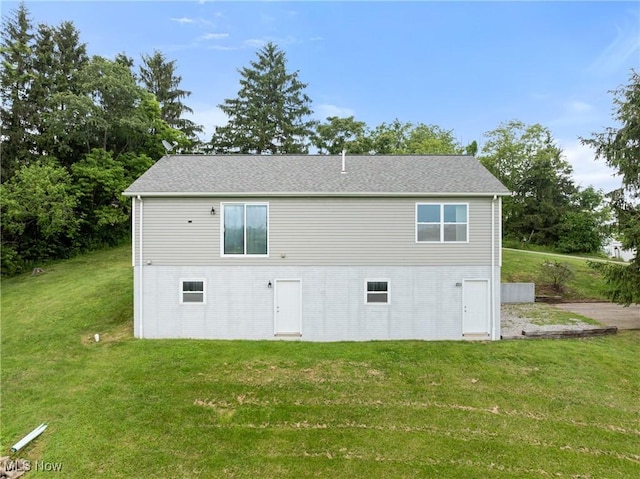 60922 Webb Heights Rd, Shadyside, OH 43947 - rear view of house featuring a yard