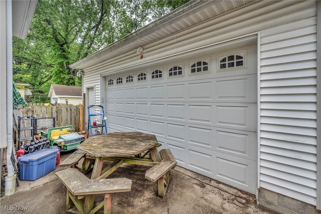 158 Humbolt Ave, Wadsworth, OH 44281 - garage with driveway