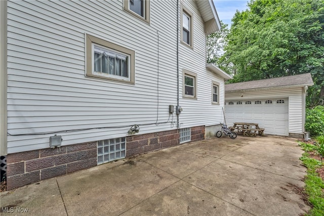 158 Humbolt Ave, Wadsworth, OH 44281 - view of side of home featuring an outbuilding and a garage