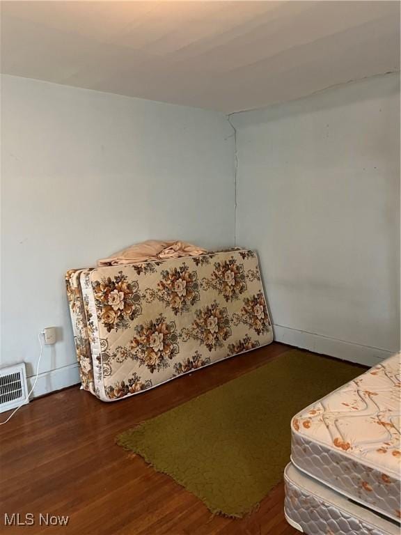 1723 W Prospect Rd, Ashtabula, OH 44004 - bedroom featuring wood finished floors and baseboards
