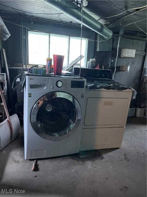 1723 W Prospect Rd, Ashtabula, OH 44004 - laundry area with washer and clothes dryer